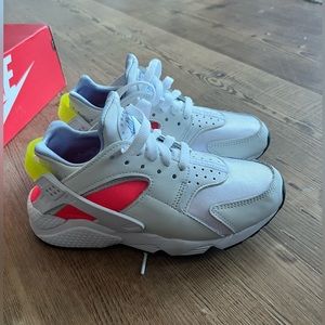 Nike Air Huarache Women’s shoes